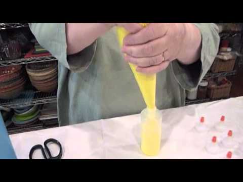 how to fill squeeze bottles with royal icing