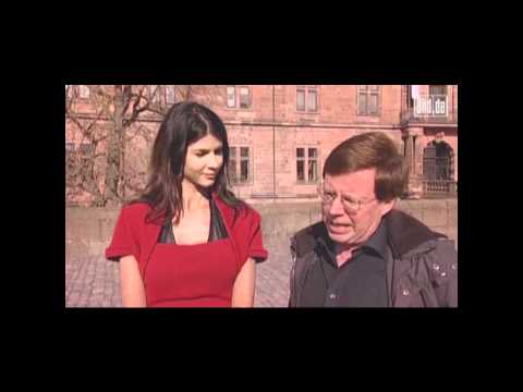 Aschaffenburg - Micaela Schäfer beim Ordnungsamt Aschaffenburg.