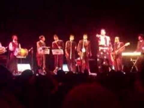 Babe Bhangra Pounde Ne - Gurdas Maan - LIVE