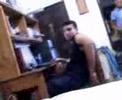 el servilletero de la pizza fue vaciado en la cabeza  d rich