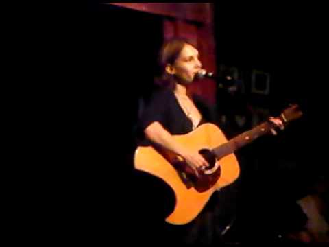 Amy Jo Johnson