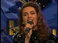 geraldine olivier - le petit papa no�l 2006

c'est la belle nuit de no�l 
la neige �tend son manteau blanc 
et les yeux lev�s vers le ciel, 
a genoux, les petits enfants, 
avant de fermer les paupi�res, 
font une derni�re pri�re. 

le petit papa no�l 
quand tu descendras du ciel 
avec des jouets par milliers 
n'oublie pas mon petit soulier. 

mais, avant de partir, 
il faudra bien te couvrir 
dehors tu vas avoir si froid 
c'est un peu � cause de moi. 

il me tarde tant que le jour se l�ve 
pour voir si tu m'as apport� 
tous les beaux joujoux que je vois en r�ve 
et que je t'ai command�s. 

le petit papa no�l 
quand tu descendras du ciel 
avec des jouets par milliers 
n'oublie pas mon petit soulier. 

mais, avant de partir, 
il faudra bien te couvrir 
dehors tu vas avoir si froid 
c'est un peu � cause de moi.

dehors tu vas avoir si froid 
c'est un peu � cause de moi.