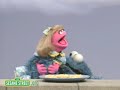 Sesame Street: Cookie Questions Prairie Dawn