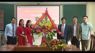 Đồng chí Nguyễn Mạnh Hà, Chủ tịch UBND thành phố chúc mừng ngày Nhà giáo Việt Nam
