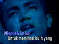 exist-mengintai kamar dari tirai