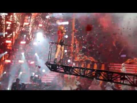 We Are Never Ever Getting Back Together (LIVE)