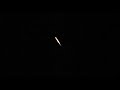 説明付き1080iヴァージョンをUPしました→ youtu.be 2012年5月18日(17日深夜)に種子島から打ち上げられたH-IIA (H-2A)ロケットによる「しずく」等の打ち上げの様子です。 鹿児島市の鹿児島新港から撮影しました。 よく見ると補助ロケットの分離(？)も見えます。 前半、ピント・フレーミングがボロボロです...。 一旦、広角に引いてから再度ズームした後の方が鮮明に映っていると思います。 尾を引かなくなってしばらくして切り離し、その後時間をおいて2回、光っているように映ります。 もっとも寄ったところで35mm版換算で539mm相当の焦点距離です。