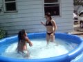 videos de Uz Gurlz At a Miny Pool Partay!! =]