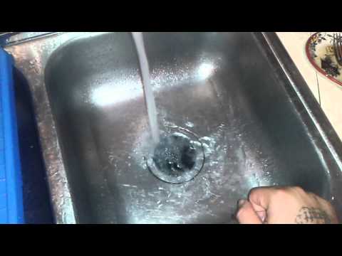 how to clean kitchen sink with baking soda