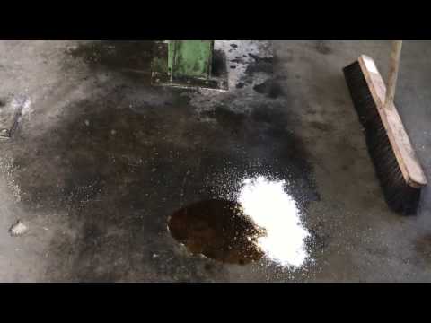 Bindemittel für alle Flüssigkeiten (u.a. Öl, Kraftstoffe, Farben) in Industriebetrieben