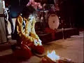 Jimi Hendrix niszczy swojÄ gitarÄ na scenie