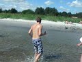 Sune laver crash p� skimmeren (skimboard)