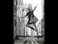 sienna miller
-young actress
-pretty girl
-fashion icons

pic comment if you want..: )
enjoy watch...