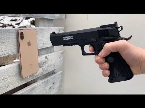 iPhone XS Max vs GUN