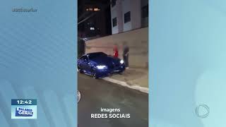 Mais acidente em Bauru: veículo de luxo derrubou árvore em avenida