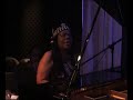 Merveilleuse artiste dun jazz profondément ancré dans sa tradition, celle du blues, du gospel quelle chante et joue à lorgue et au piano. Issue de la branche AACM de Chicago, elle sest produite auprès de Lester Bowie, de Charlie Haden, dArchie Shepp, de Ray Anderson, entre autres. Un jazz authentique et pur. Cela devient rare !
Comme beaucoup dartistes noirs, la jeune Amina Claudine Myers a débuté au piano et à lorgue accompagnant les chœurs de gospel des églises de Dallas (Texas). On la retrouve ensuite à Chicago accompagnant Gene Ammons et Sonny Stitt. En 1966, elle durcit son discours auprès de lAACM, se concentrant sur le chant, la composition, larrangement. On lentend auprès de Lester Bowie (African Children, 1978) et Muhal Richard Abrams (Duet, 1981). En 1985, elle rejoint le Liberation Music Orchestra de Charlie Haden. Elle collabore ensuite auprès de Bill Laswell, Marian Mc Partland, The Art Ensemble Of Chicago, Archie Shepp, David Murray, Arthur Blythe, Frank Lowe, Leroy Jenkins, Jim Pepper et Ray Anderson.