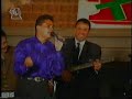 نجم النجوم عمرو دياب يلتقي ولاول مرة مع جمهوره في لبنان 1991 بعد انتهاء الحرب الدامية هناك والمتابع يرى مدى الحب الجمهورله صغارا و كبارا لا مثيل له!!!!!و في هذا المقطع يغني أغنيته المشهورة ان ذاك التي ضربت العالم ماتخافيش!!