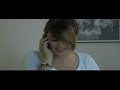 Una chica menor de edad engañada por internet , celular , móvil y redes sociales por un adulto