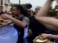 LA BANDA DE DI ZEO CON LOS MANOS CON PALOS Y A LOS