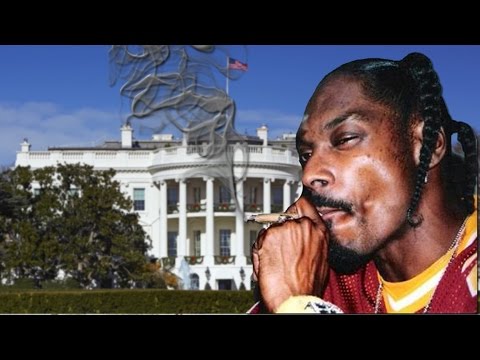Snoop Dogg Smokes Weed In the White House?!