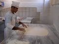 Ostat Osmaniye Tatlı Baklava Dondurma'da yufka açma