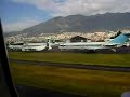 El MD-11 de KLM aterriza en Quito a las 7:57 am (el inicio de la grabación), el 8 de agosto del 2007. al terminar el aterrizaje y comenzar a carretear hacia las puertas de desembarque, se escucha hablar a una de las asistentes del vuelo. Es una grabación desde la ventana y es el mismo avión de mi otro video: 
