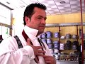 www.berecasillas.es Despues del exito del primer video dedicado al nudo de corbata, hemos recibido muchos mensajes privados, comentando que aun asi hay una dificultad. Estar delante de la pantalla y seguir los pasos puesto que la posición de visión es la contraria a la que se esta viendo. Este video concretamente es un complemento del primero dedicado al nudo Windsor. Si es la primera vez que entra en nuestro Canal, le recuerdo que estamos preparando una colección de videos dedicados a un nuevo concepto en el nombre que denominamos ELEGANCIA 2.0. La ELEGANCIA 2.0, no es solo vestir bien sin mas, es una forma de vida, un cambio en nuestra conducta, en la forma en la que nos relacionamos con otros seres humanos, en la que desarrollamos una vision distinta de la educación, las buenas maneras y sobre todas las cosas la Independenica, no necesitar de nadie para crear su estilo propio y ser completamente diferente a la gran masa de hombres. Siempre le recomendare que se Suscriba a nuestro Canal es gratis, no pierde nada, pero nunca podra sopesar lo que puede llegar a perder.