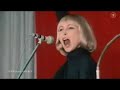 Sendung Panorama vom 14.02.2008 21:45 Uhr:Kaum einer wusste, dass es sie überhaupt noch gibt - die DKP, die Deutsche Kommunistische Partei. 1968 in der Bundesrepublik gegründet, finanziert von der DDR, befand sie sich seit der Wende in einer Sinnkrise. Ganze 4000 Mitglieder hat die DKP heute noch.Doch nun ist erstmals in der Parteigeschichte ein Kommunist in einen deutschen Landtag eingezogen. Christel Wegner ist in Niedersachsen der Sprung ins Parlament geglückt - und zwar über die Liste der Linken. Ähnliches könnte bei der Wahl in Hamburg passieren, wo der DKPler Olaf Harms für die Linke antritt. Der Deal ist ganz einfach: Listenplatz gegen Wählerstimmen. So haben es DKP-Mitglieder auf kommunaler Ebene schon in rund 20 Parlamente geschafft - Huckepack bei der Linken.Der Fraktionsvorsitzende der Linken im Bundestag, Gregor Gysi, weist die Verantwortung den Landesverbänden zu. Die müssten das Problem lösen. Doch solange es nicht gelöst ist, propagiert die DKP im Bündnis mit der Linken weiterhin Marx', Engels' und Lenins Thesen. Ebenso scheint der Linken egal zu sein, dass die Deutsche Kommunistische Partei aus der Geschichte nichts gelernt hat. So wird die DDR im Parteiprogramm noch immer als eine 
