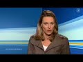 sendung panorama vom 14.02.2008 21:45 uhr:

kaum einer wusste, dass es sie �berhaupt noch gibt - die dkp, die deutsche kommunistische partei. 1968 in der bundesrepublik gegr�ndet, finanziert von der ddr, befand sie sich seit der wende in einer sinnkrise. ganze 4000 mitglieder hat die dkp heute noch.

doch nun ist erstmals in der parteigeschichte ein kommunist in einen deutschen landtag eingezogen. christel wegner ist in niedersachsen der sprung ins parlament gegl�ckt - und zwar �ber die liste der linken. �hnliches k�nnte bei der wahl in hamburg passieren, wo der dkpler olaf harms f�r die linke antritt. der deal ist ganz einfach: listenplatz gegen w�hlerstimmen. so haben es dkp-mitglieder auf kommunaler ebene schon in rund 20 parlamente geschafft - huckepack bei der linken.

der fraktionsvorsitzende der linken im bundestag, gregor gysi, weist die verantwortung den landesverb�nden zu. die m�ssten das problem l�sen. doch solange es nicht gel�st ist, propagiert die dkp im b�ndnis mit der linken weiterhin marx', engels' und lenins thesen. ebenso scheint der linken egal zu sein, dass die deutsche kommunistische partei aus der geschichte nichts gelernt hat. so wird die ddr im parteiprogramm noch immer als eine 
