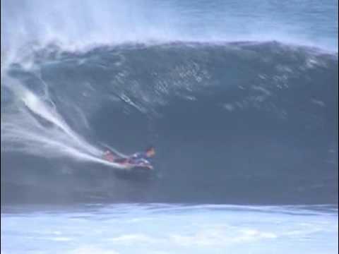 Pipeline surf spot