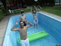 Jugando al voley en la pile vac�a!