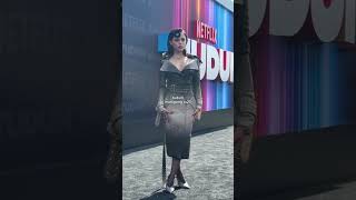 Os looks mais icônicos que a Jenna Ortega usou em 2025, curadoria do stylist Enrique Melendez ✨