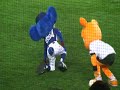 2007.8.23　試合前 奇妙な応援ダンスを踊るドアラ
