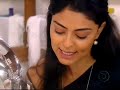 Juliana Paes fazendo sua própria maquiagem para sua personagem indiana em Caminho das Indias... Esta maquiagem é usada quando está solteira, são em tons mais leves, marrons, rosas...as mais marcadas e com cores fortes como o vermelho, cobre...são para as casadas...confira em outro vídeo dela. www.youtube.com