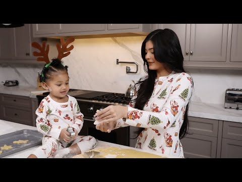 Kylie Jenner et Stormi font des biscuits pour Noël