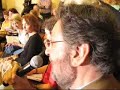 En estos momentos, en la legislatura porteña se está gestando el mayor negocio del siglo en perjuicio de todos quienes viven o trabajan en edificios de Propiedad Horizontal. Un grupo minúsculo de Administradores de Consorcios pretende monopolizar la función de administrar los 180.000 edificios de la ciudad, mediante una ley que les otorga el derecho a gravar discrecionalmente la actividad, y además, la facultad exclusiva de juzgarse a sí mismos en caso de mal manejo del dinero de las expensas.Merece enérgico repudio el Proyecto de Ley de creación del Colegio de Administradores de Propiedad Horizontal que se encuentra actualmente en la Legislatura Porteña (Nro: 01244/2006) en cuanto propone, entre otras disposiciones, otorgarle al Administrador de Consorcios el insólito derecho a dejar de cumplir las resoluciones de las Asambleas de Copropietarios cuando lo considere conveniente.De aprobarse tamaña disposición, el Administrador estaría facultado para contratar los proveedores de bienes y servicios a su entera elección, desconociendo la voluntad de los desdichados propietarios que tendrán que pagar esas contrataciones. La intención es evidente: Se pretende eliminar la calidad de mandatario que la ley 13512 (art. 11) le otorga y los jueces de la República le reconocen al Administrador, para transformarlo en verdadero dueño del edificio, (Ver Art. 8, inc. 