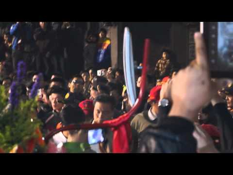(豬哥機)搬著翡翠媽祖準備進廟-大甲鎮瀾宮2011辛卯年翡翠媽祖遶境回鑾-