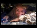 national geographic sender bradybarr als krokodil verkleidet