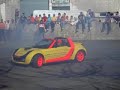 Awesome stunts on an highly modified Smart Roadster Awesome stunts on an highly modified Smart Roadster
