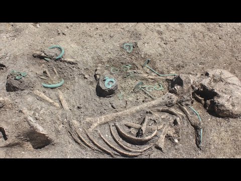 Bejeweled Bronze Age grave found in Hungary