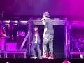 Justin bieber y su ataque de risa en medio concierto