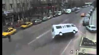 Shock khung la - Xe phanh gap nghieng sat dat nhung khong lat
