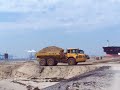 Dumpers op de maasvlakte