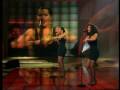 Az�car Moreno sings \"Bandido\"