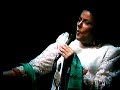 La cantante Maria de Lourdes canta un popurri Palomas
