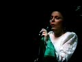 La cantante Maria de Lourdes canta un popurri Palomas