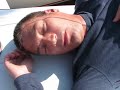 Frank Stelling snurkt na een paar uurtjes zeilen