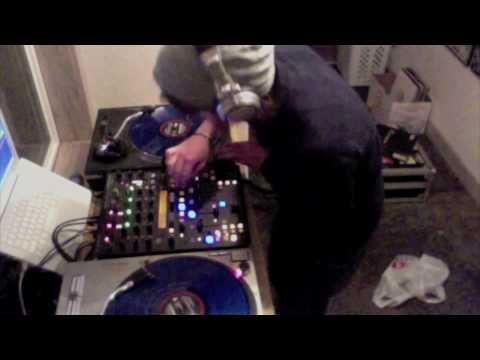 cjb028 - a little 10 min dubstep mix... sorry about the dancing, dubstep get me a little bit excited sometimes. TRACKLIST: 1. Heroics - Emalkay 2. Where's my money (J...