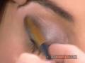 videos de Como dar um toque excêntrico aos olhos?
