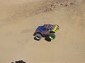 Monster Truck Tyranosaurus 1/10 4x4 RC dando saltos en COLONIA JARDIN - www.rcmitico.es